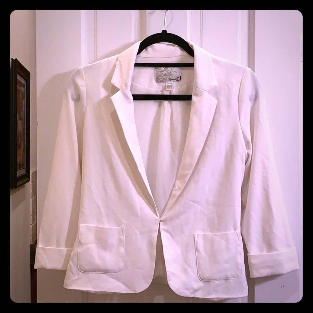 3/4 sleeve cream blazer